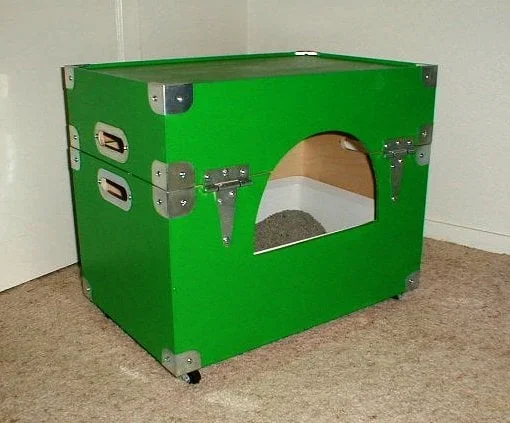 Recycled trunk litter box