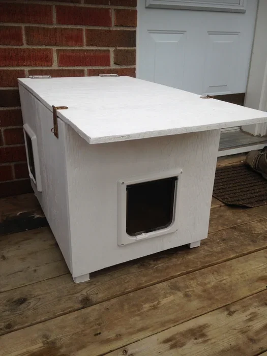 Outdoor Cat House with Two Doors