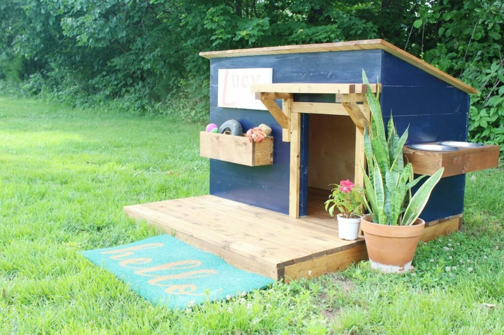 A beautiful outdoor kennel sitting on a spacious backyard